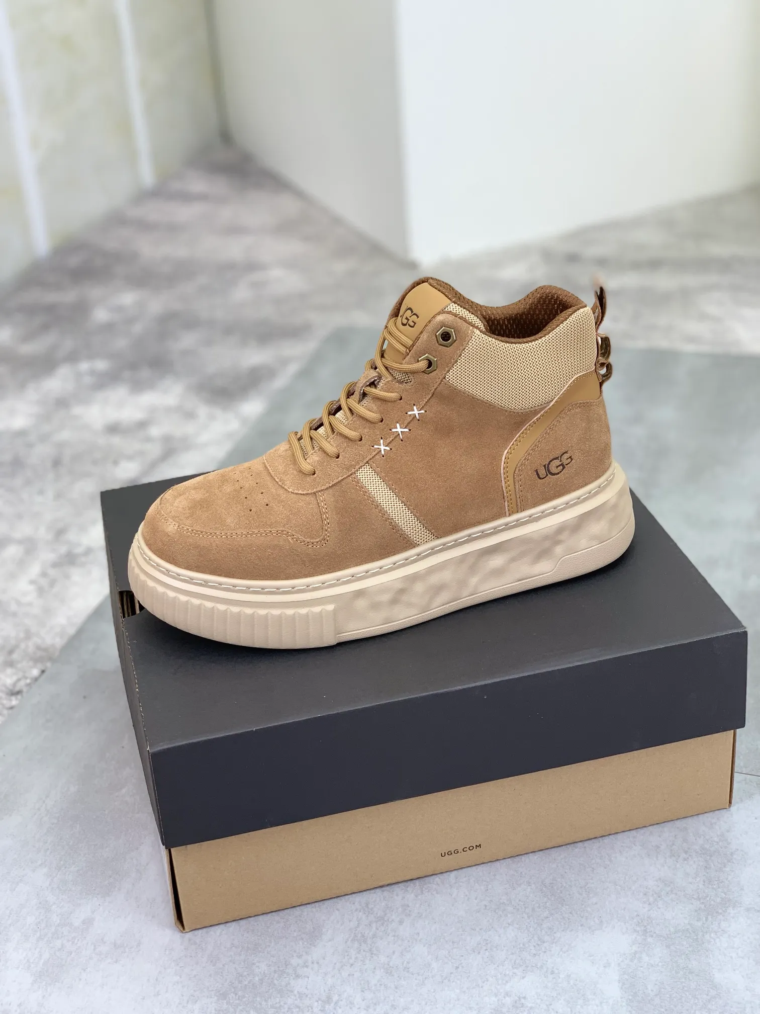Men's shoes 💰P640 [New style] 💰 🆘 "Real wool" [UGG] 👉The popular men's shoes are synchronized with the official website 🔰The quality of the genuine products [satisfied] is not comparable to the imitations in the general market 🌀The upper is imported Italian frosted cowhide, and the lining is: foot pad 🅰️ grade 🐑Real wool👻Only Grade A can show the effect The hand feels smooth and delicate 🔱The shoe shape is grand, only genuine manufacturers can do it 🎄The perfect toughness of the original outsole 👻⬛️ allows customers to say goodbye to one-time consumption. Real wool lining, super warm. Available in black, brown and gray. Size: 39-44